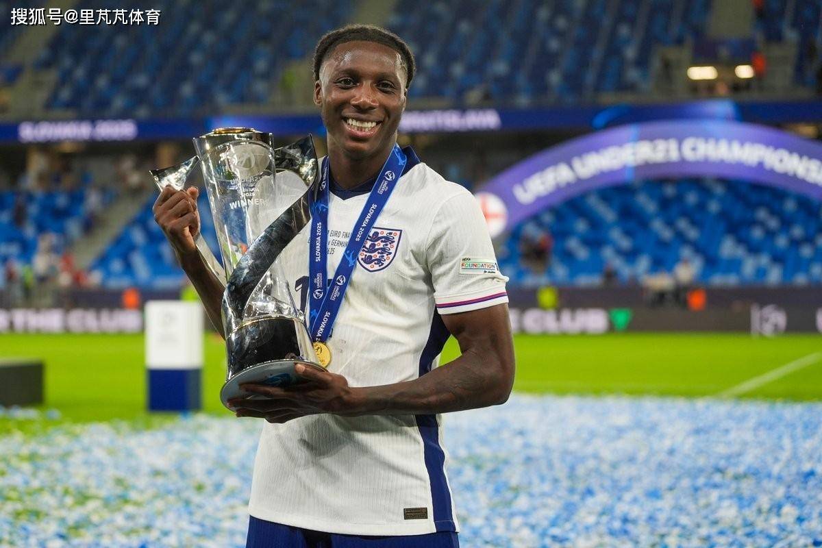 国米边卫引援遇阻：三大对象一个比一个贵，谁来接邓弗里斯的班